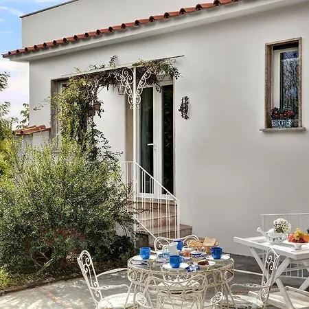 Casa Bianca In The Heart Of The Town, Daily Housekeeping & Concierge Villa