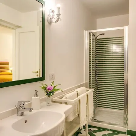 Casa Bianca In The Heart Of The Town, Daily Housekeeping & Concierge Villa Sant'Agata sui due Golfi