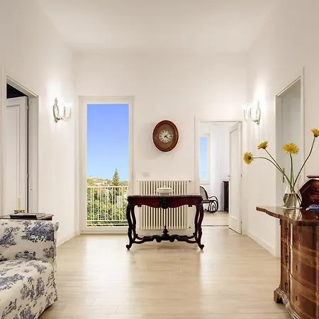 Casa Bianca In The Heart Of The Town, Daily Housekeeping & Concierge * Sant'Agata sui due Golfi