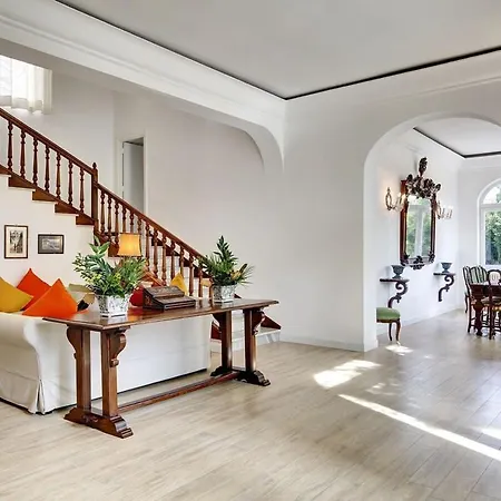 Casa Bianca In The Heart Of The Town, Daily Housekeeping & Concierge Villa Sant'Agata sui due Golfi